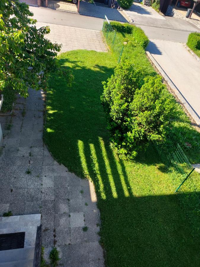 Rooms And Apartment Na Poljani Шкоф'я-Лока Екстер'єр фото