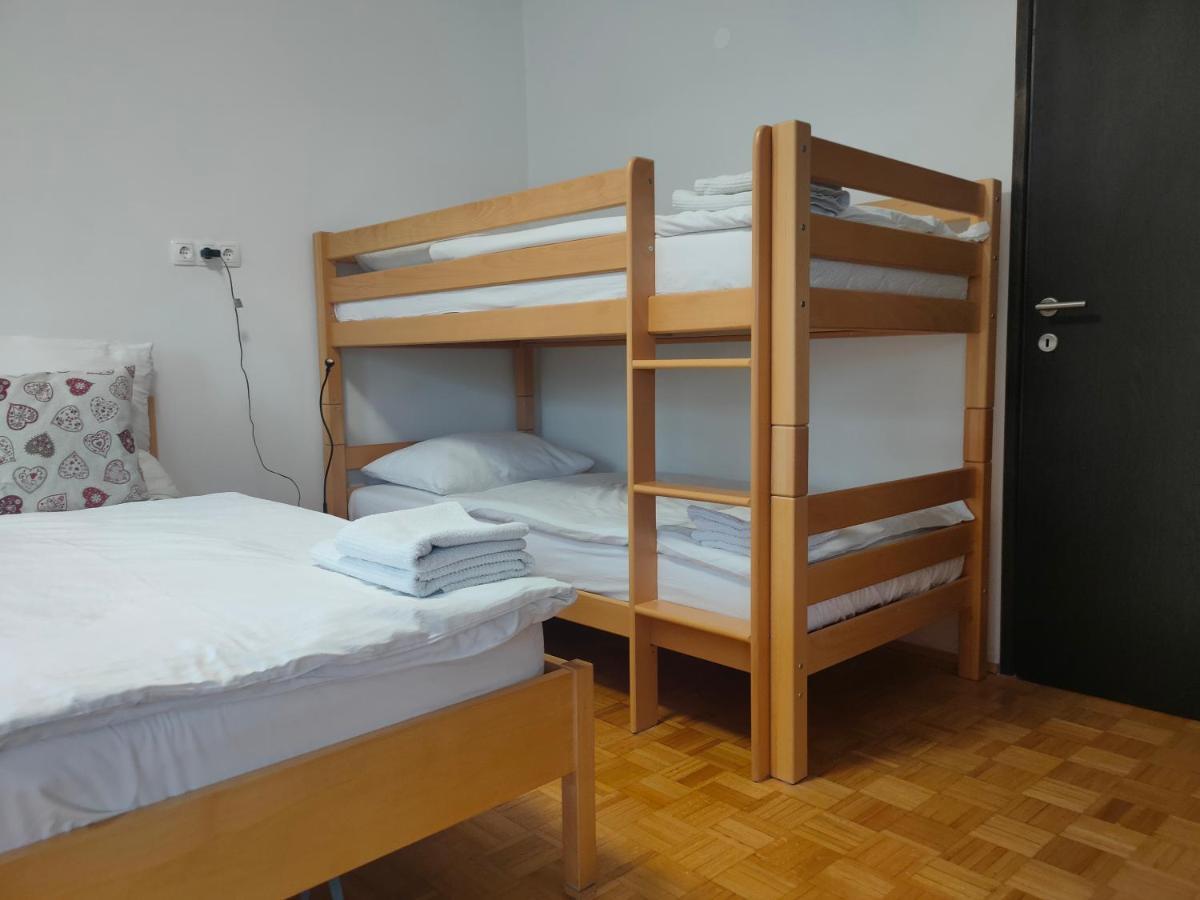 Rooms And Apartment Na Poljani Шкоф'я-Лока Екстер'єр фото